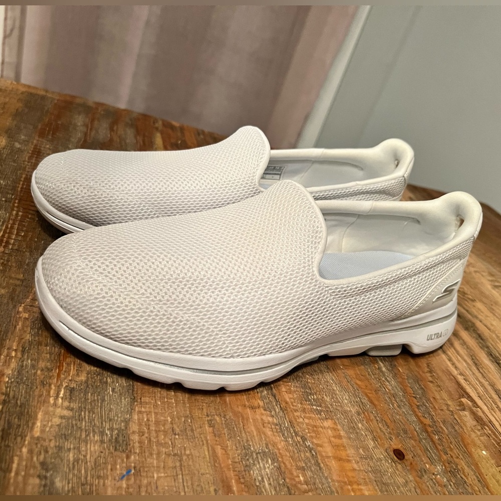 Skechers GOwalk Joy Slip-On Sneakers • White Mesh • Women’s Size 11